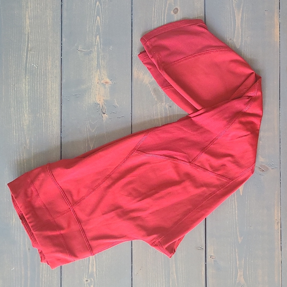 Athleta cropped legging with mesh panels on leg